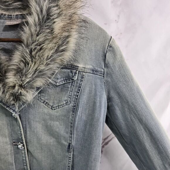 Chicos Denim Jacket Womens Small 0 Jean Faux Fur Collar Light Wash Stretch Bling - Picture 11 of 12